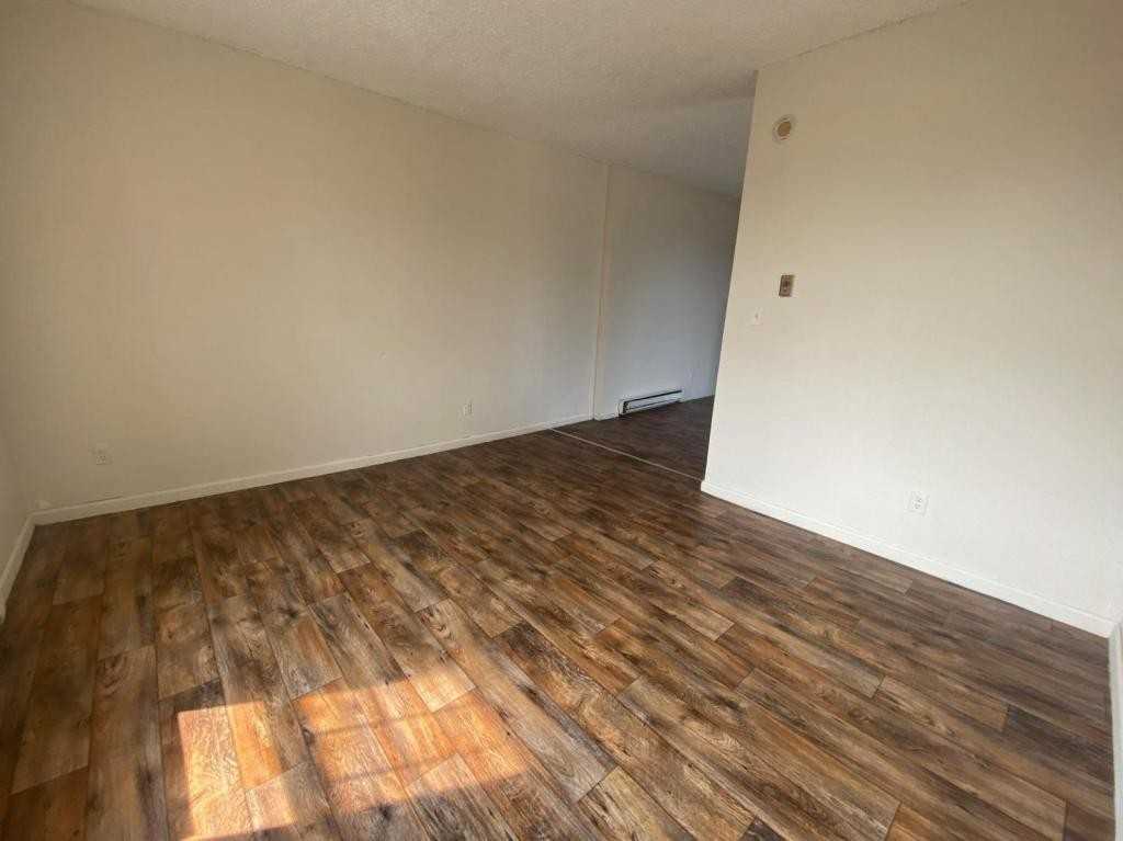 822 Oswego st Utica NY 13502 apt 3 - Photo 3 of 4