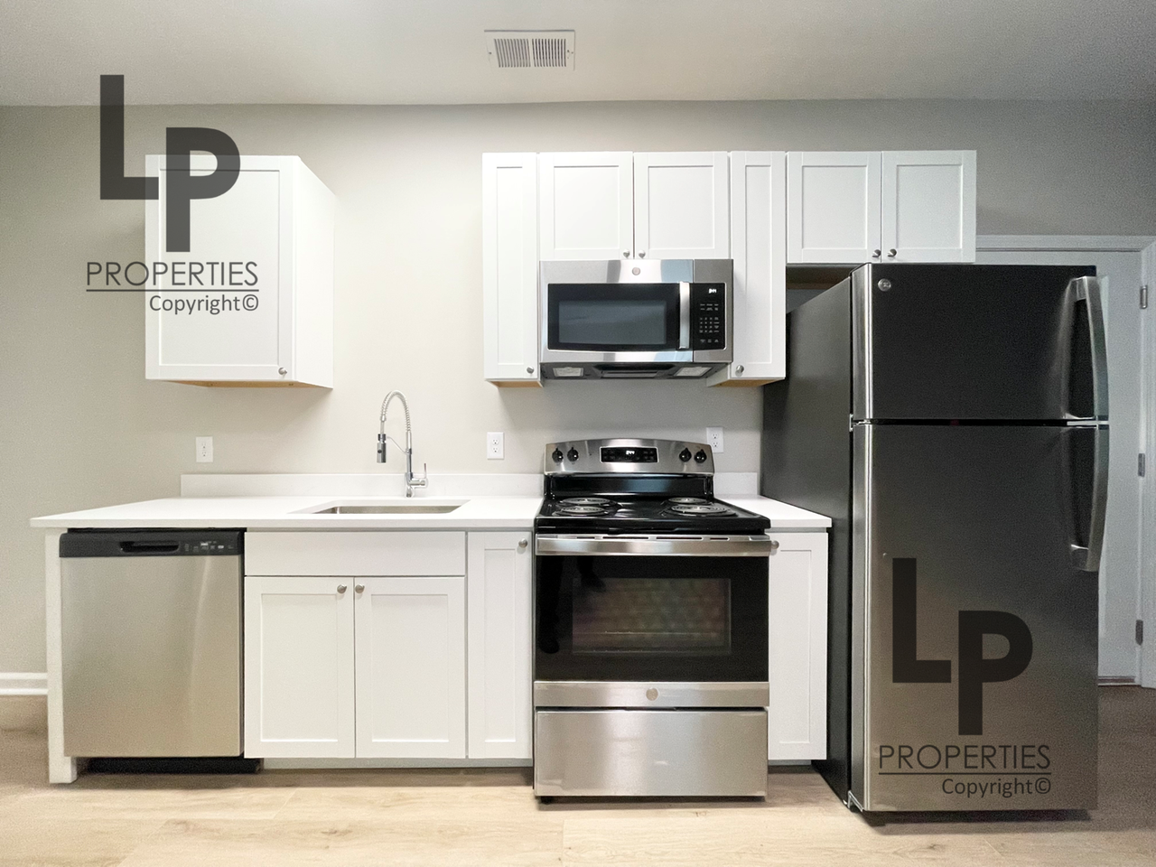 430 N Broadway #3 - Photo 2 of 10