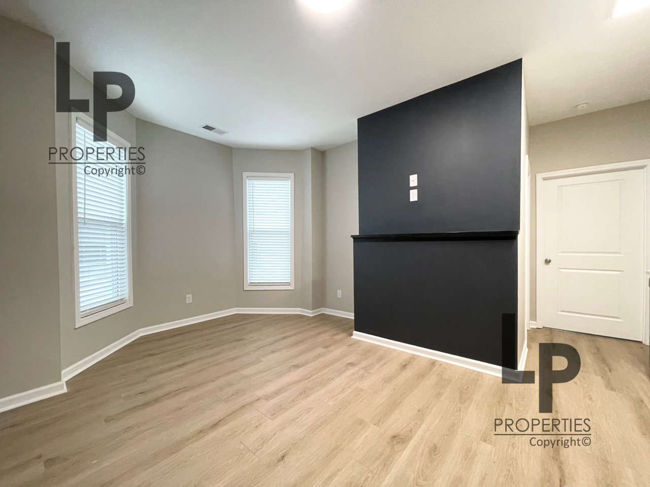 430 N Broadway #3 - Photo 3 of 10