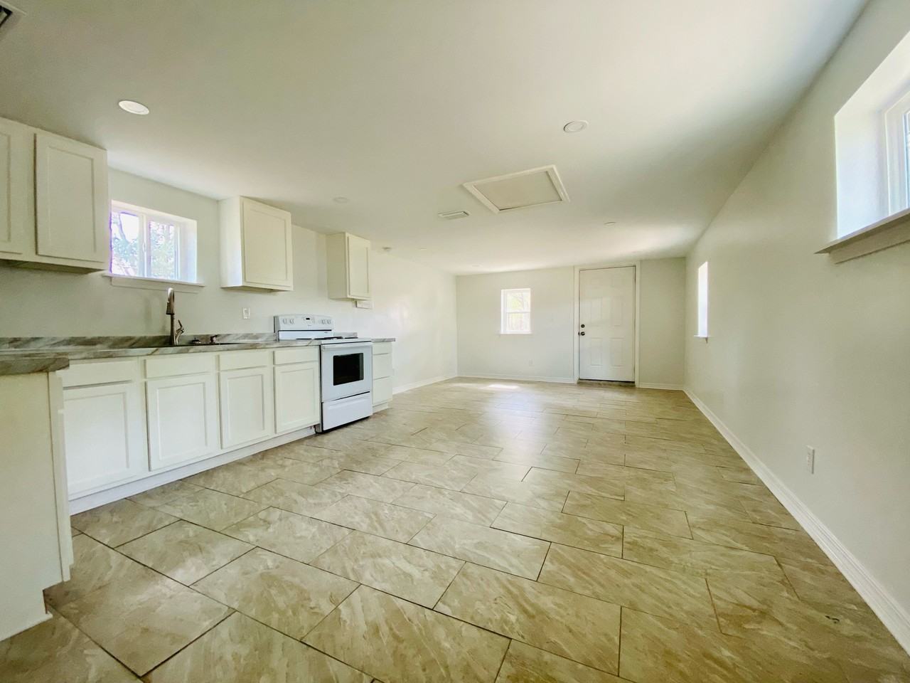 7527 Douglas St #B - Photo 2 of 10