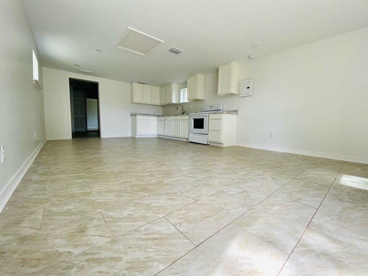 7527 Douglas St #B - Photo 3 of 10