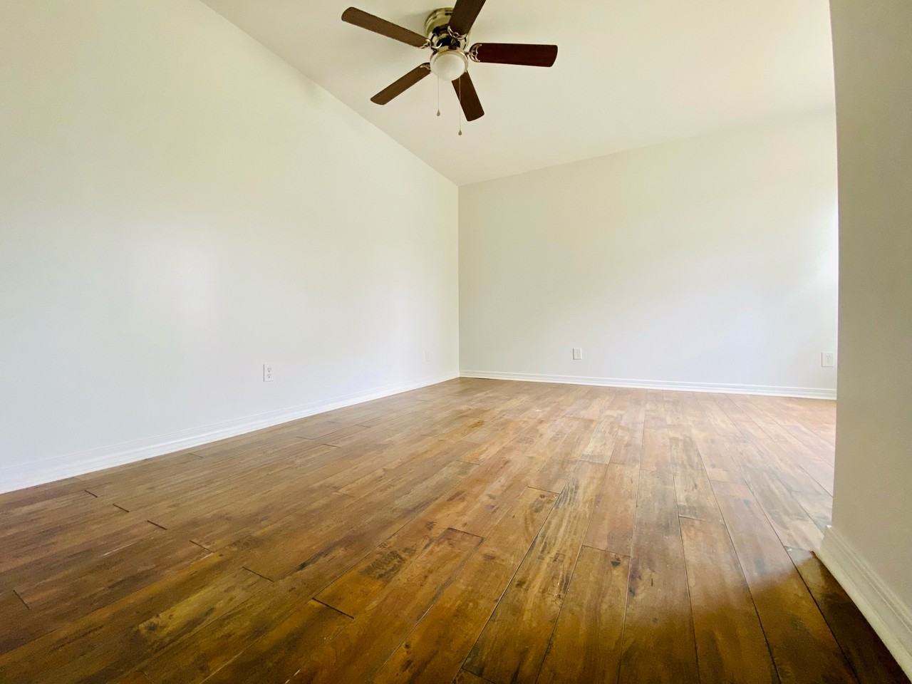 7527 Douglas St #B - Photo 7 of 10