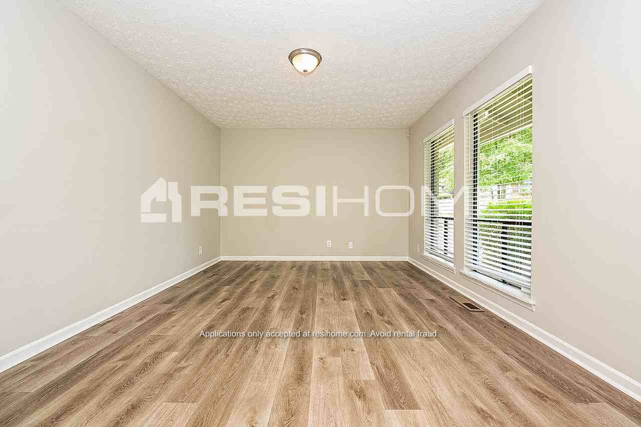 3011 Woodfield Dr - Photo 3 of 21