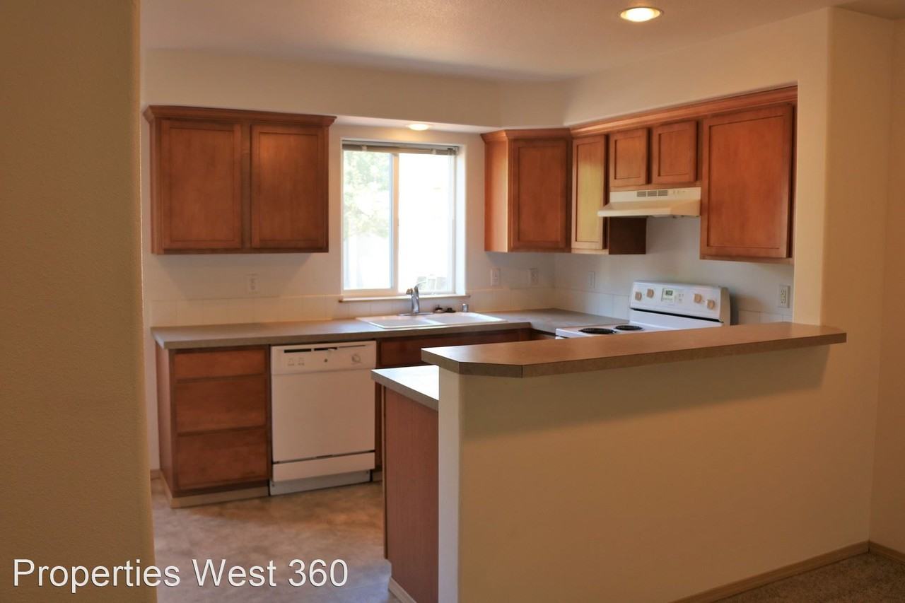 4411 Ne Nicholson Loop - Photo 3 of 22