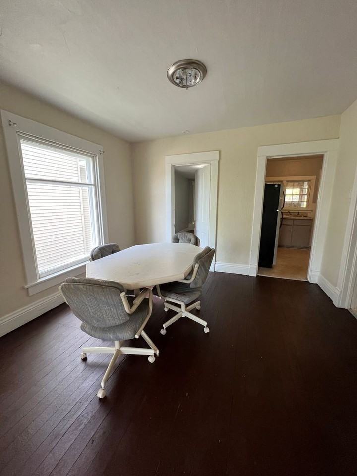 710 Dakota St - Photo 2 of 3