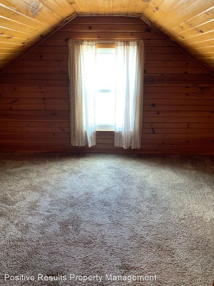 1736 Macarthur Dr - Photo 3 of 15