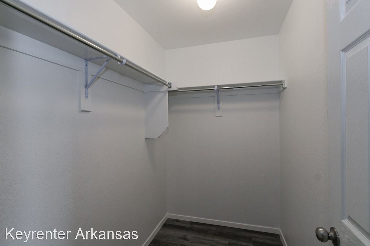 291 Justin St - Photo 3 of 29