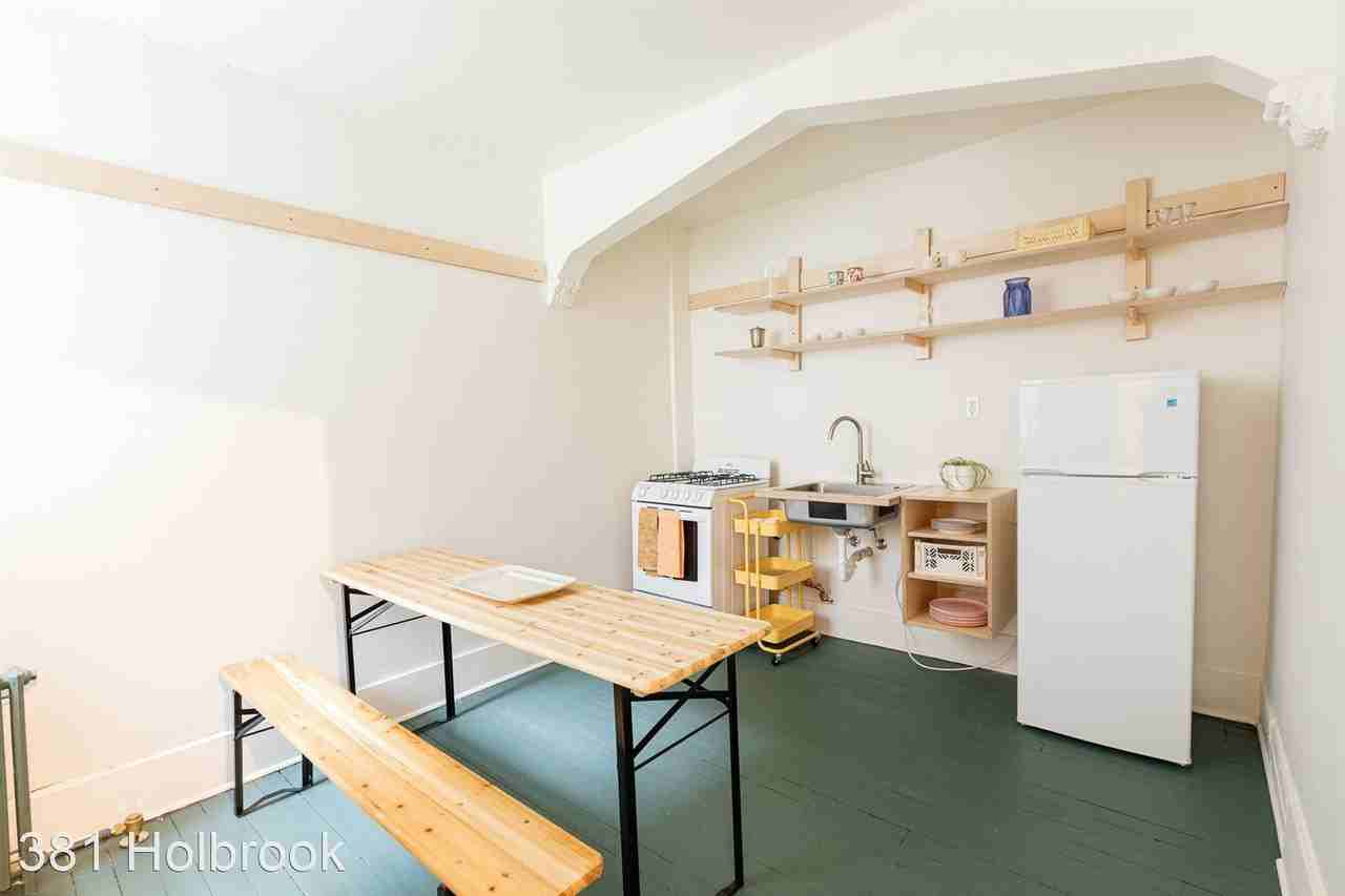 381 Holbrook St. - Photo 3 of 5