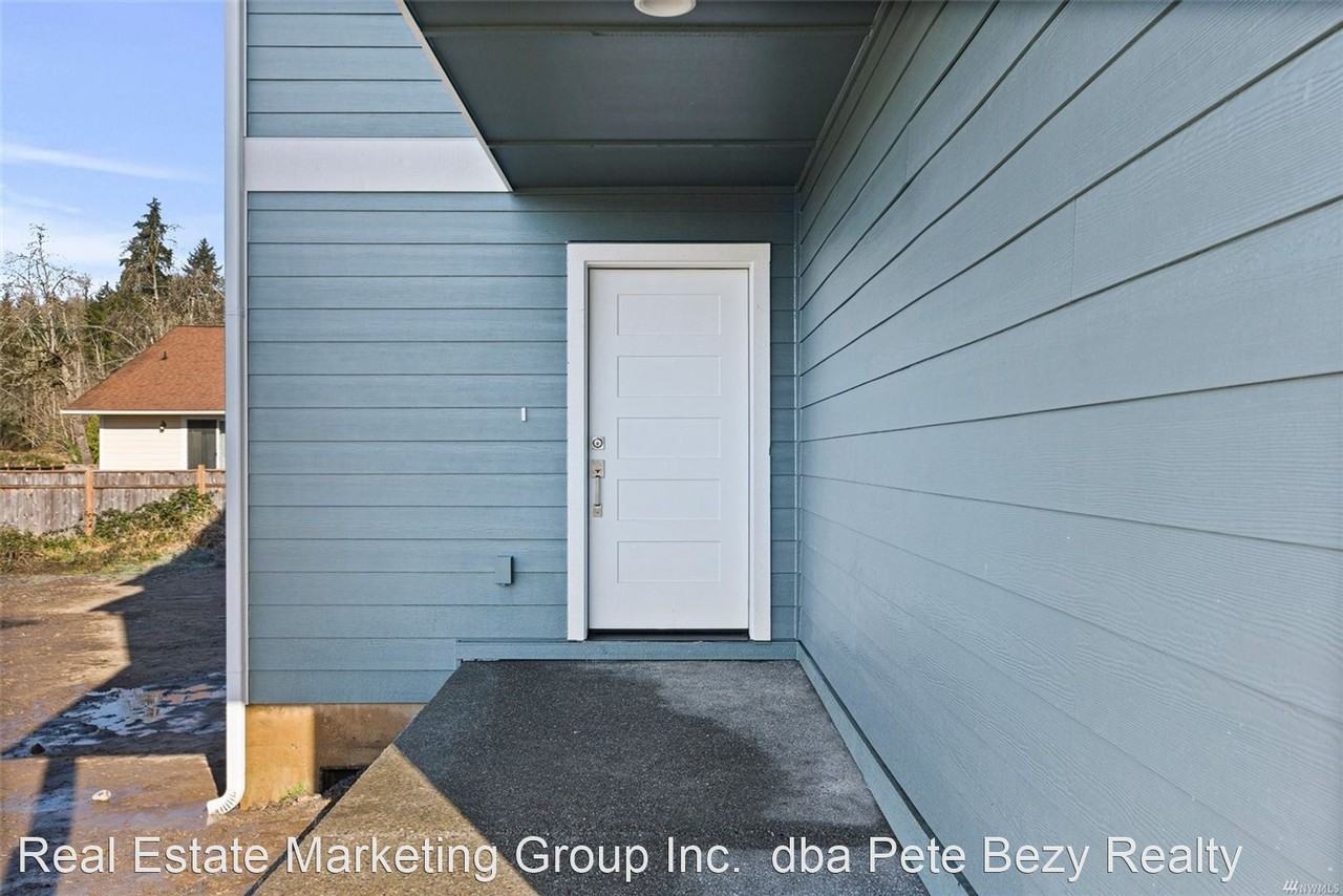 570 Pine St - Photo 3 of 19