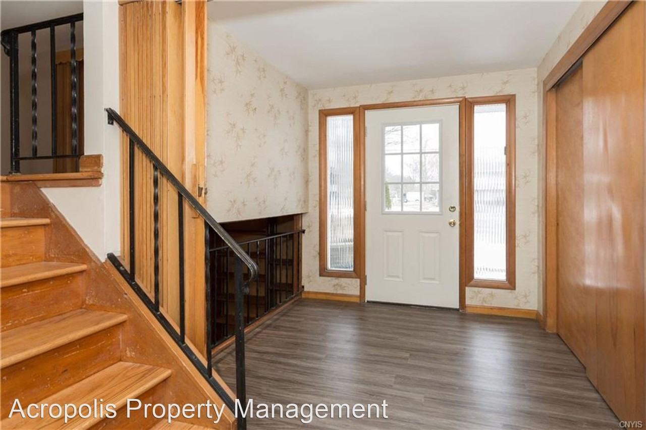 321 Wells Ave W - Photo 3 of 28