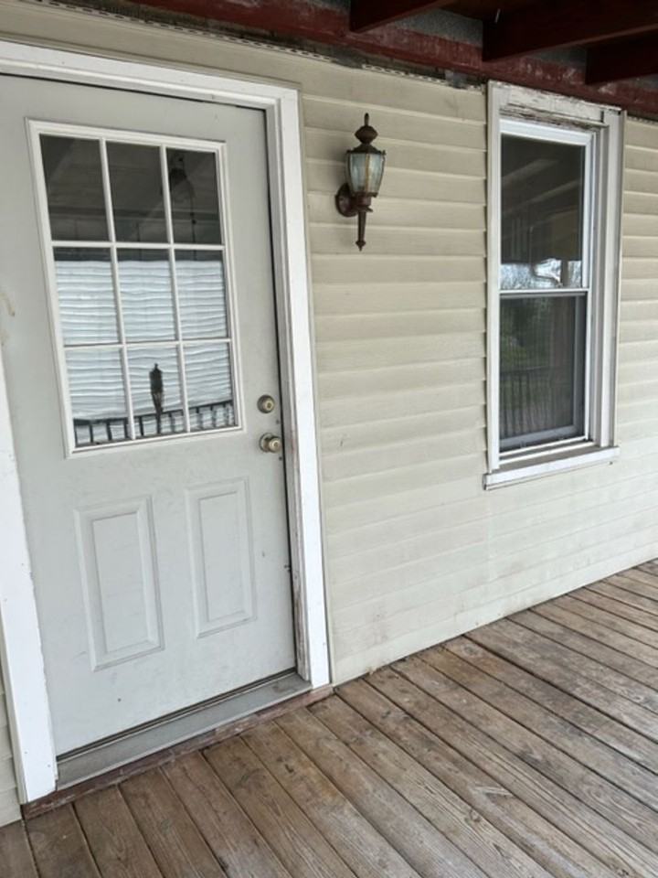 2212 LEHMAN ST - Photo 2 of 9