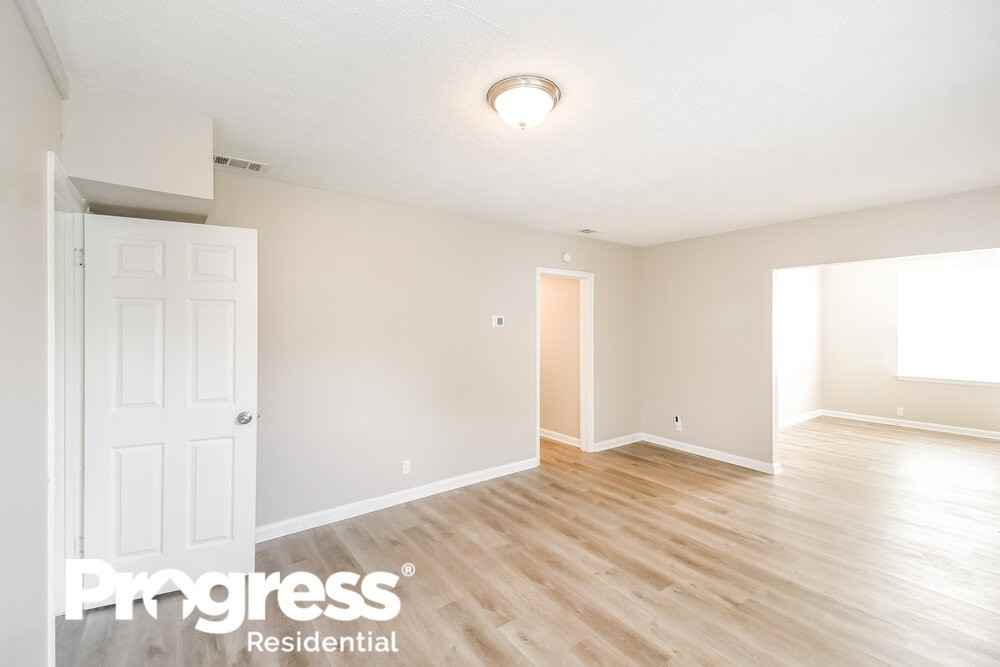 1236 N Shore Dr - Photo 3 of 16