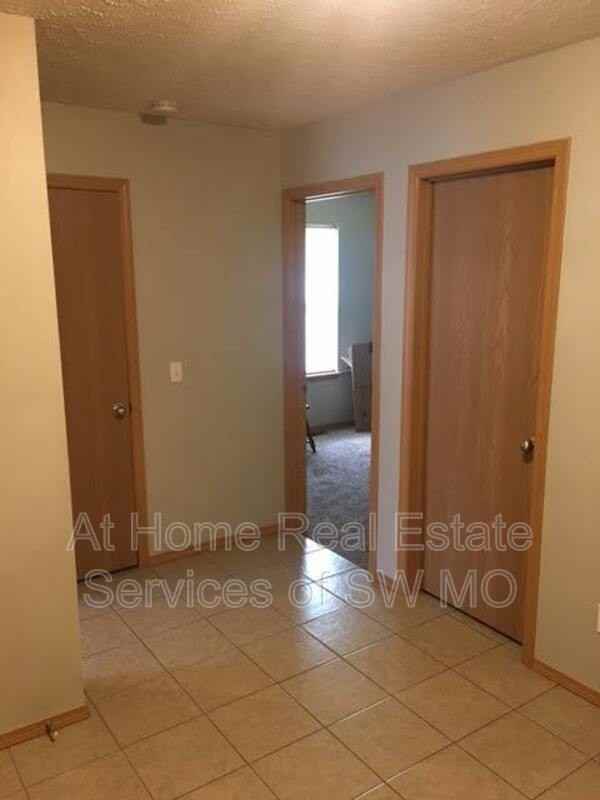 1262 N Northwood Ave - Photo 4 of 9