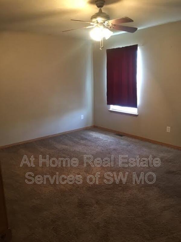 1262 N Northwood Ave - Photo 6 of 9