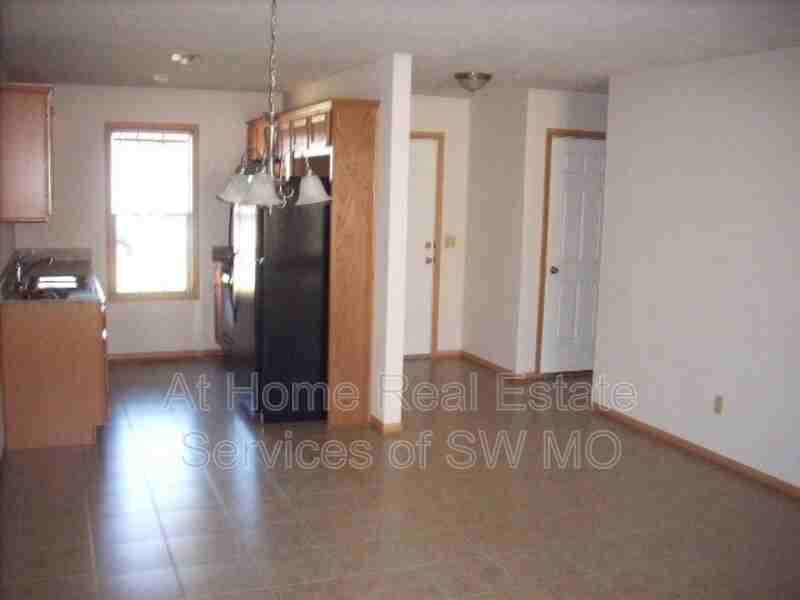 2303 W Parkview St - Photo 2 of 6