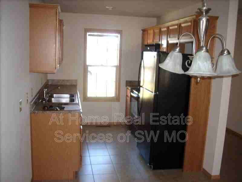 2303 W Parkview St - Photo 3 of 6