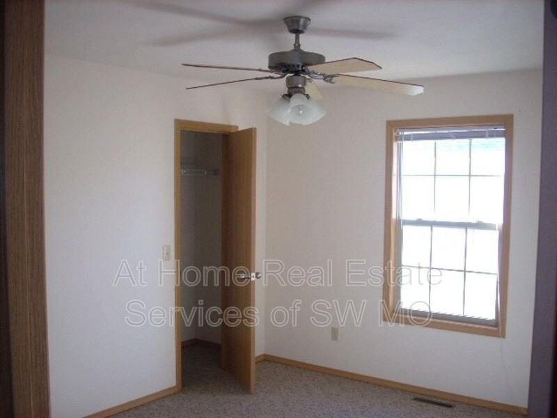 2303 W Parkview St - Photo 4 of 6