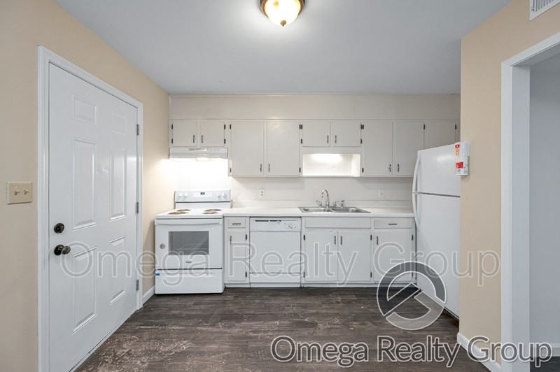 400 7th St E #1D - Photo 7 of 18