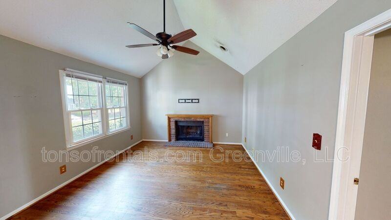 612 Summer Woods Dr - Photo 2 of 15