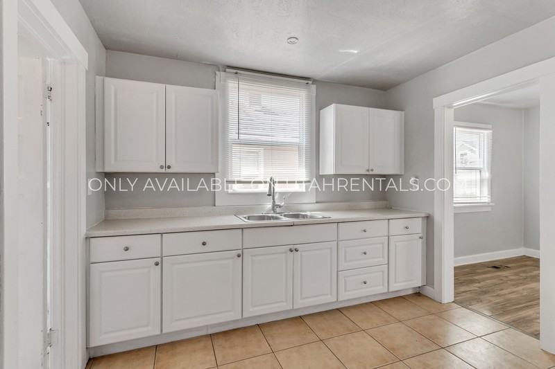 3182 Adams Ave #4 - Photo 4 of 15