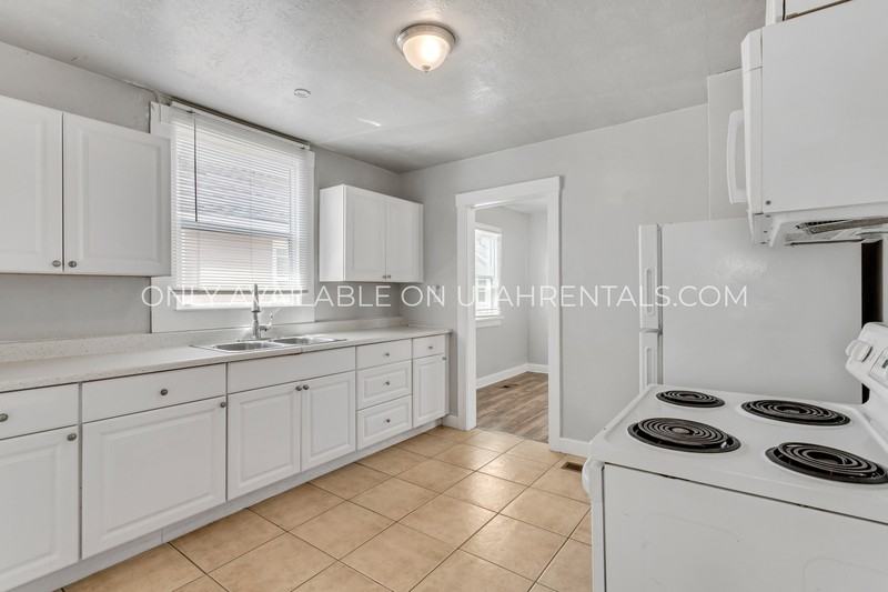 3182 Adams Ave #4 - Photo 3 of 15