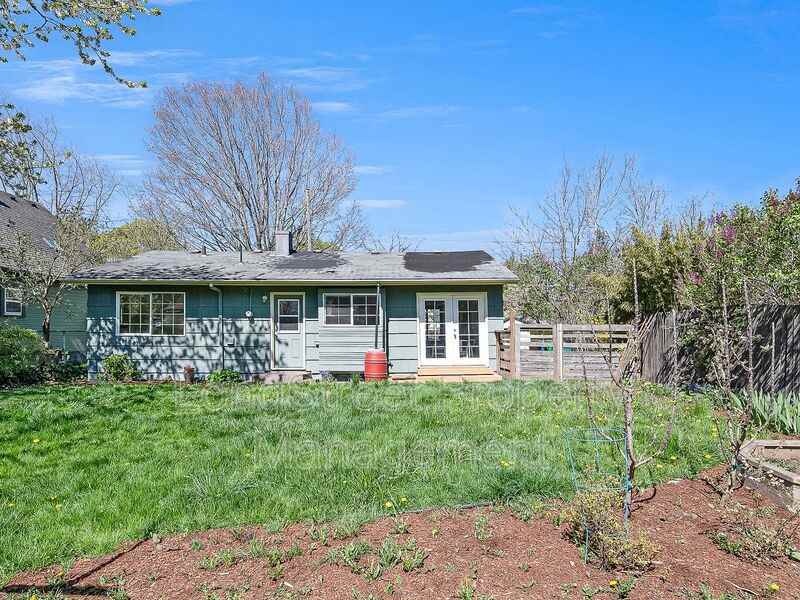 1066 Ne Madrona St - Photo 2 of 32