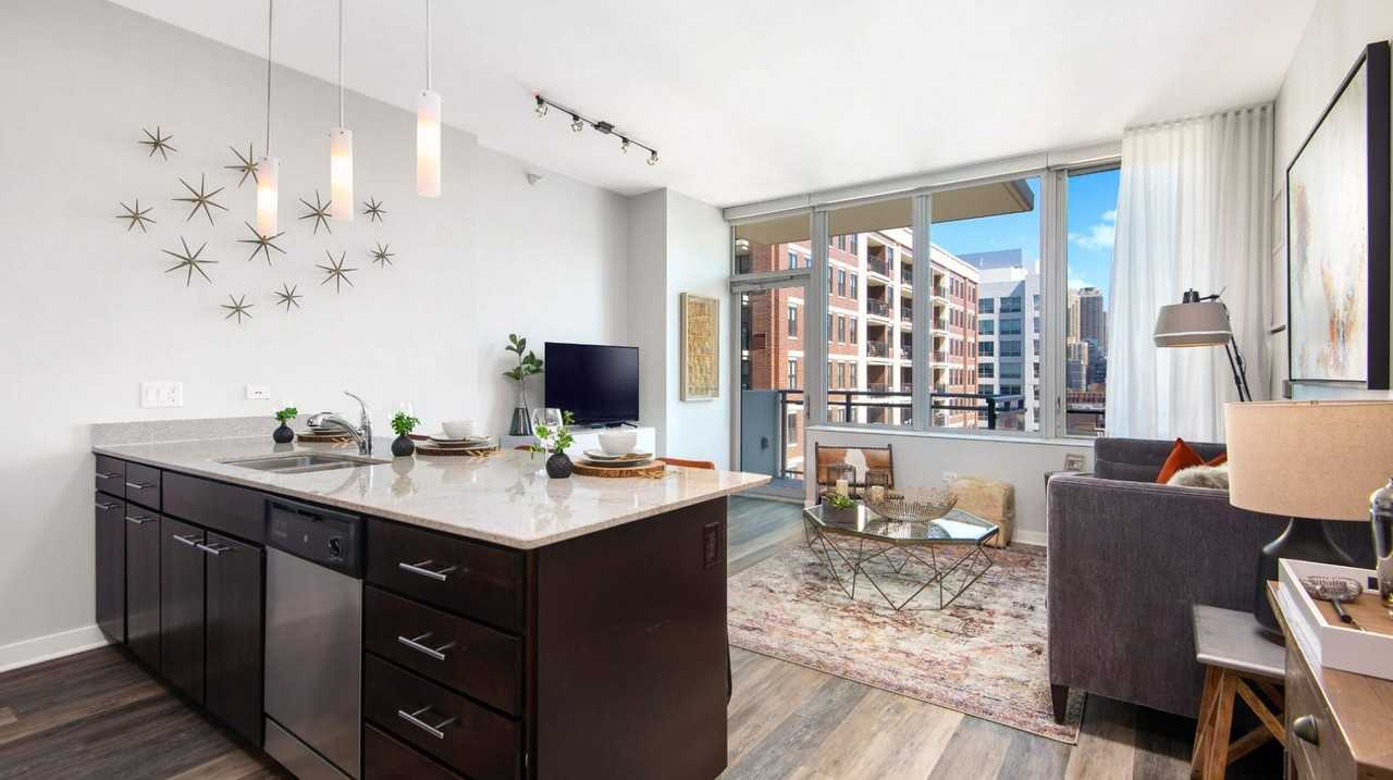 W Huron St #910 - Photo 3 of 17