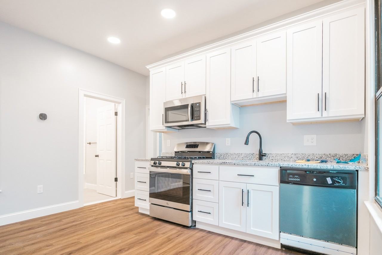 347 Saratoga St #1 - Photo 2 of 10