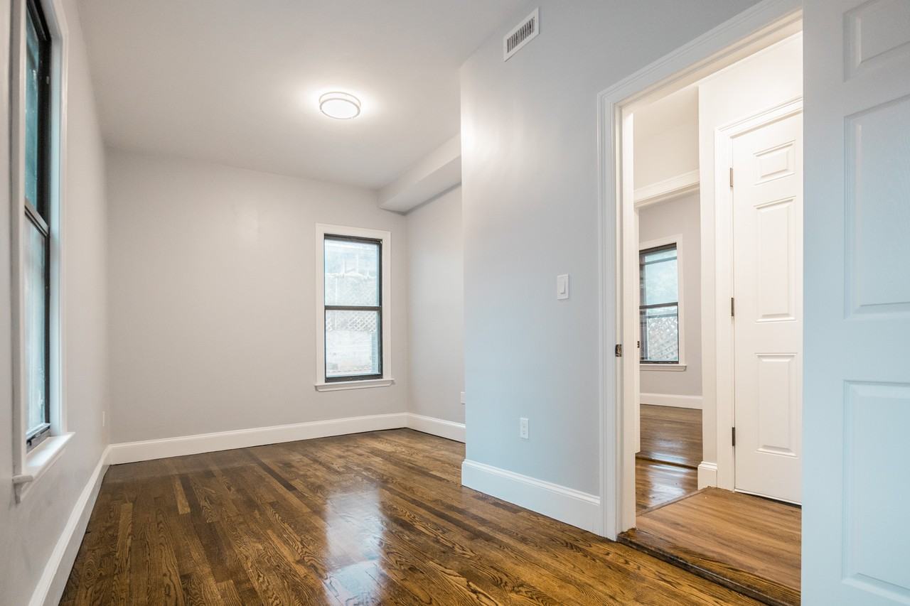 347 Saratoga St #1 - Photo 5 of 10