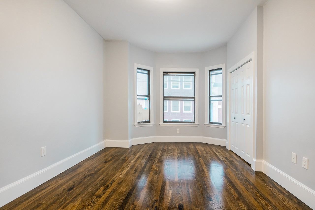 347 Saratoga St #1 - Photo 6 of 10