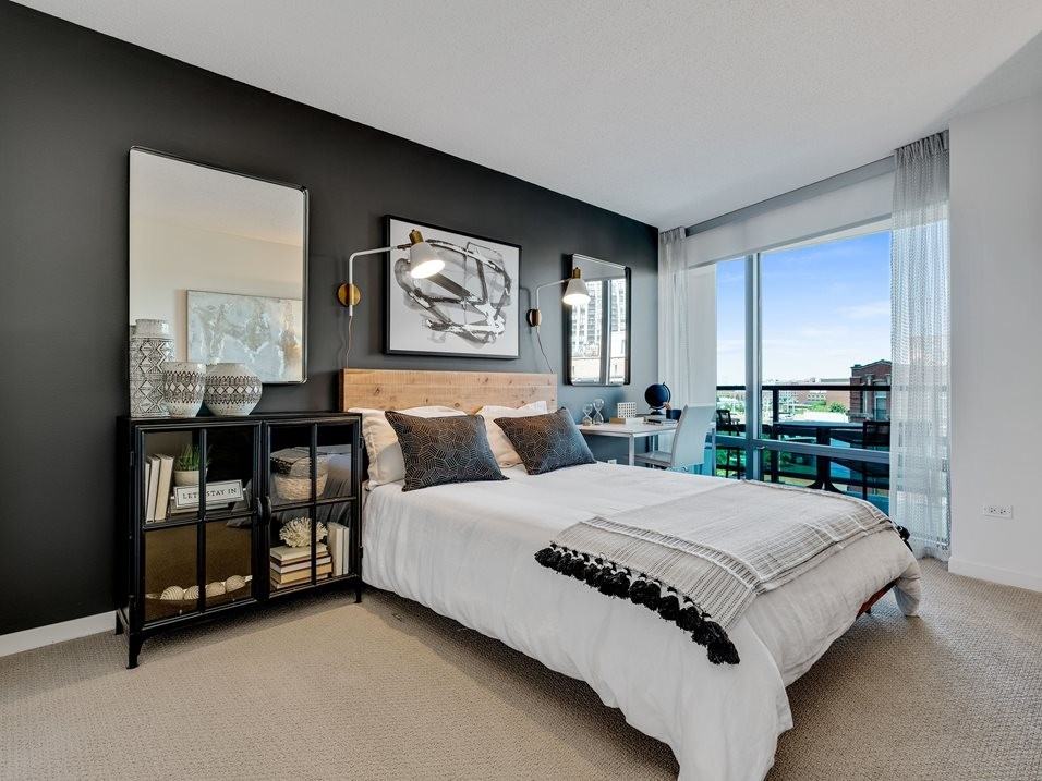 North Kingsbury & Grand - Photo 2 of 15