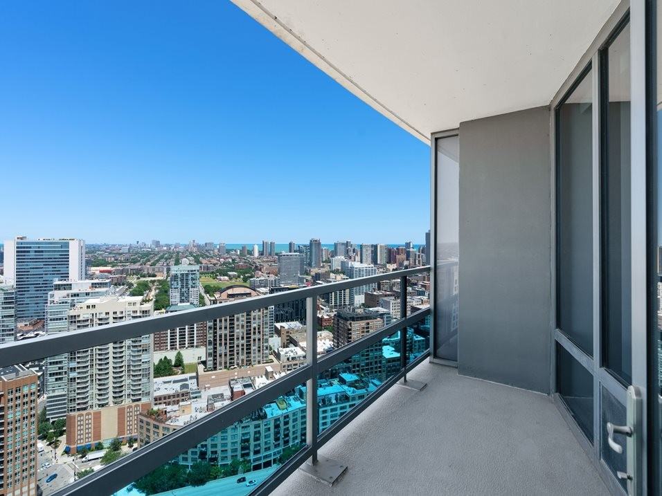 North Kingsbury & Grand - Photo 5 of 15