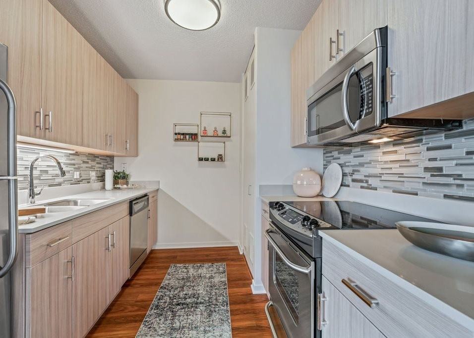 North Kingsbury & Grand - Photo 6 of 15