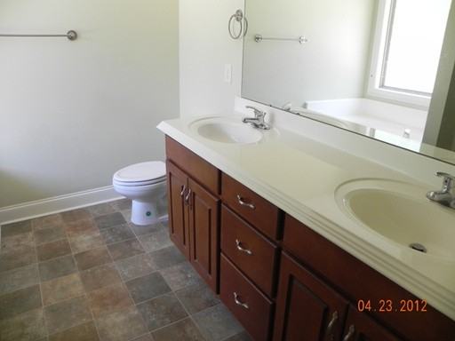 7 Isbell Rd - Photo 3 of 15