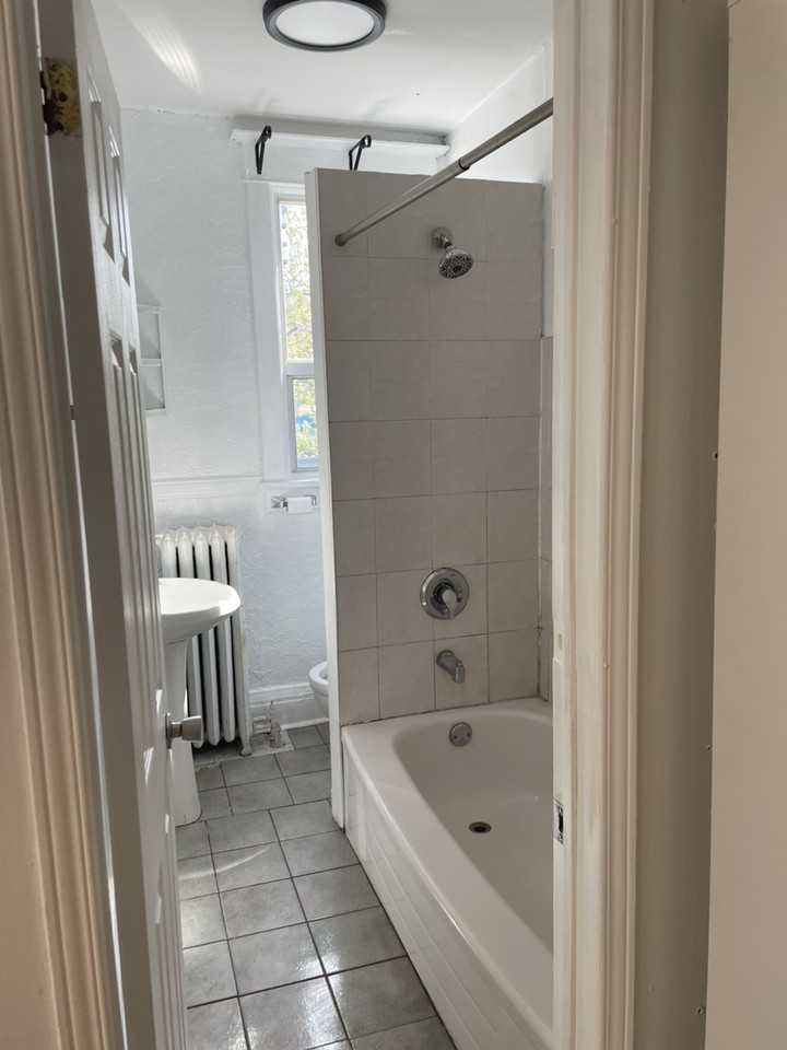 817 Bloor Street West - Photo 6 of 10
