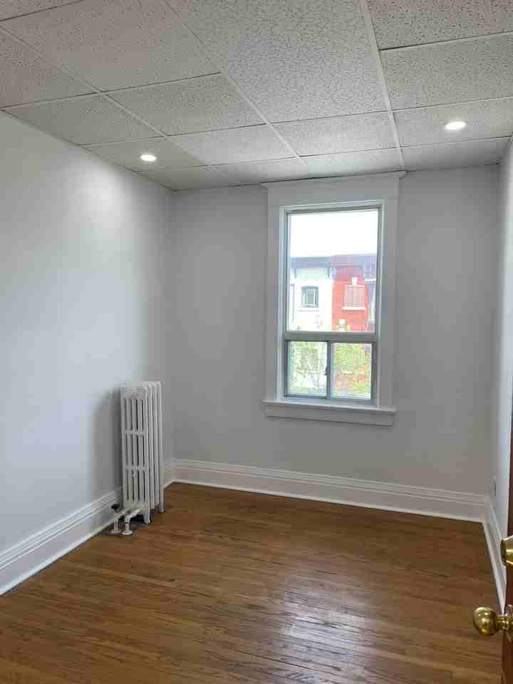 817 Bloor Street West - Photo 7 of 13