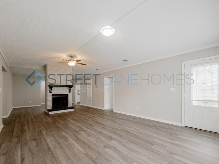 1714 Ridgecrest Dr - Photo 2 of 20