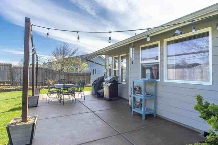 1378 Sw Alexander Dr #NA - Photo 2 of 20