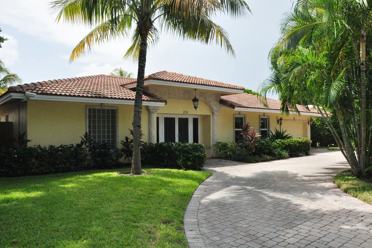 3711 NE 34th Ave - Photo 2 of 19