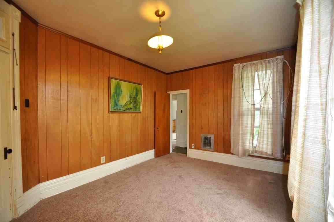 921 Grace Ave - Photo 3 of 7