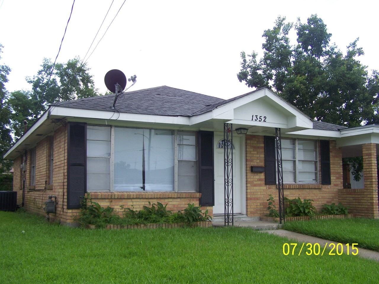 1352 Michael St - Photo 3 of 19