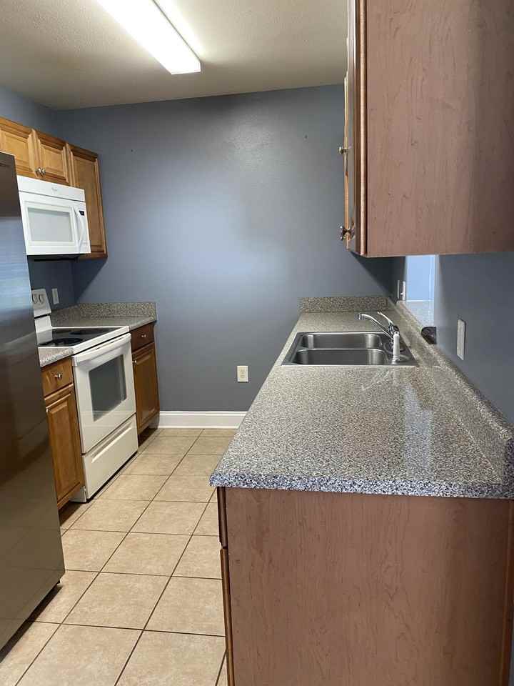 718 Majestic Dr #1 - Photo 3 of 24