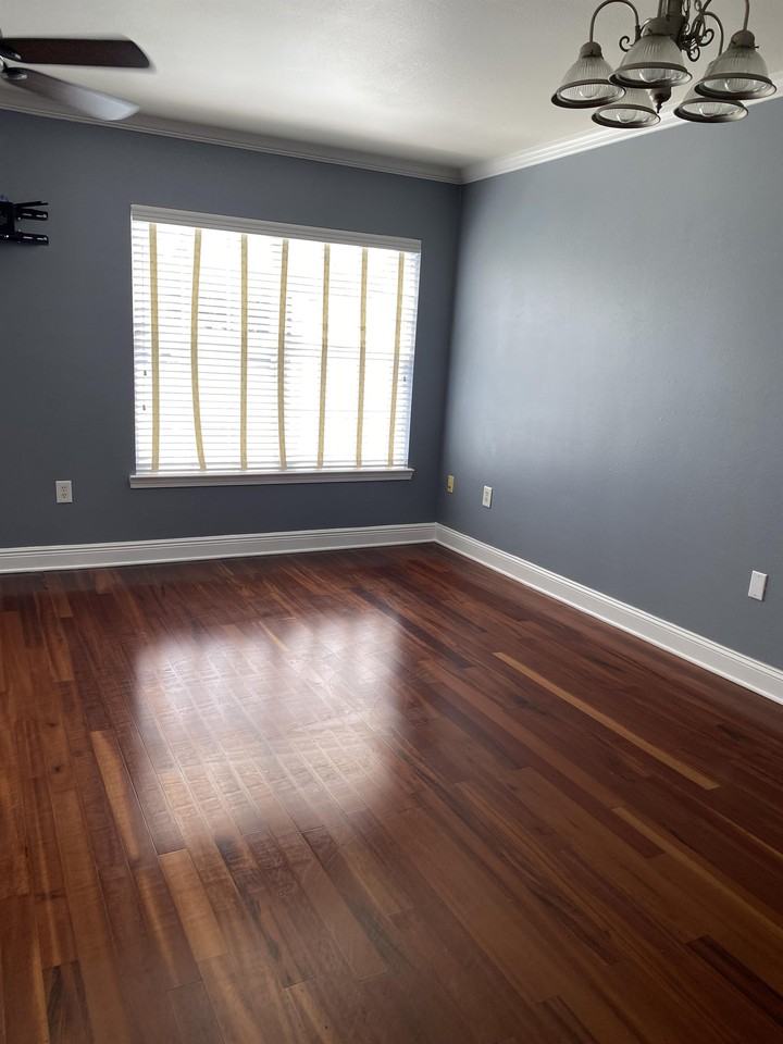 718 Majestic Dr #1 - Photo 4 of 24