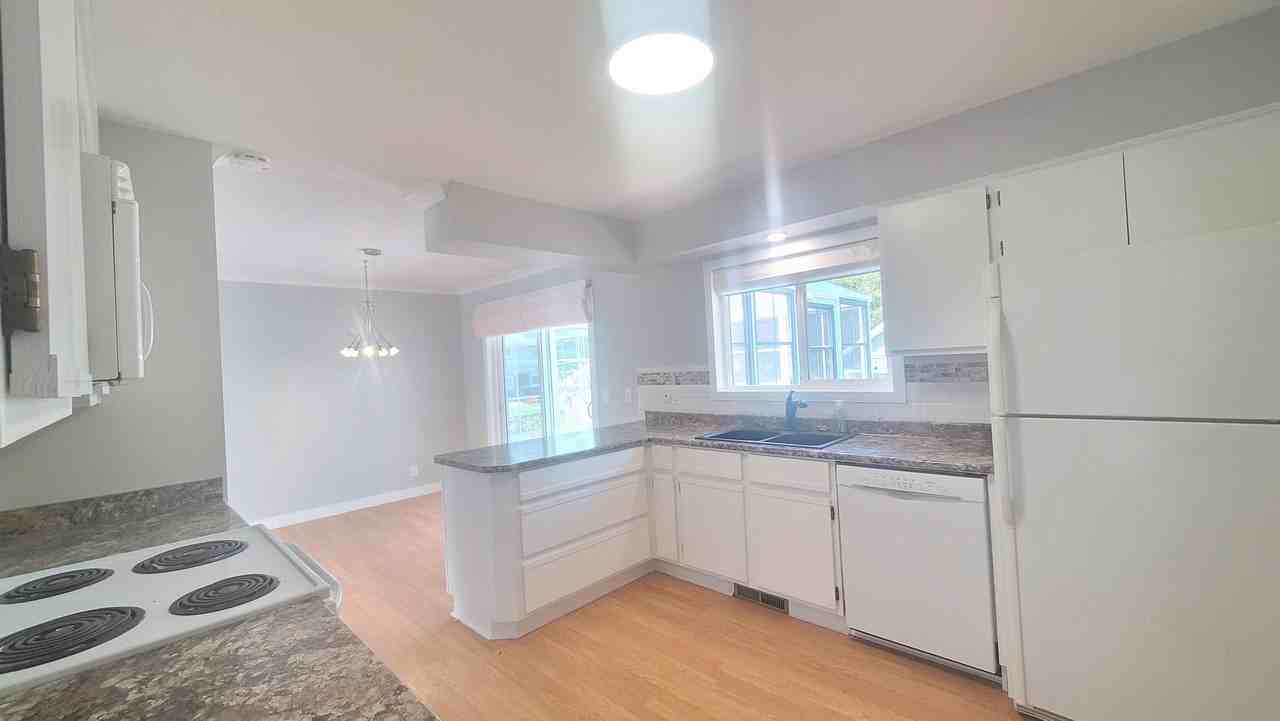 635 Thacker Ave #1 - Photo 3 of 21