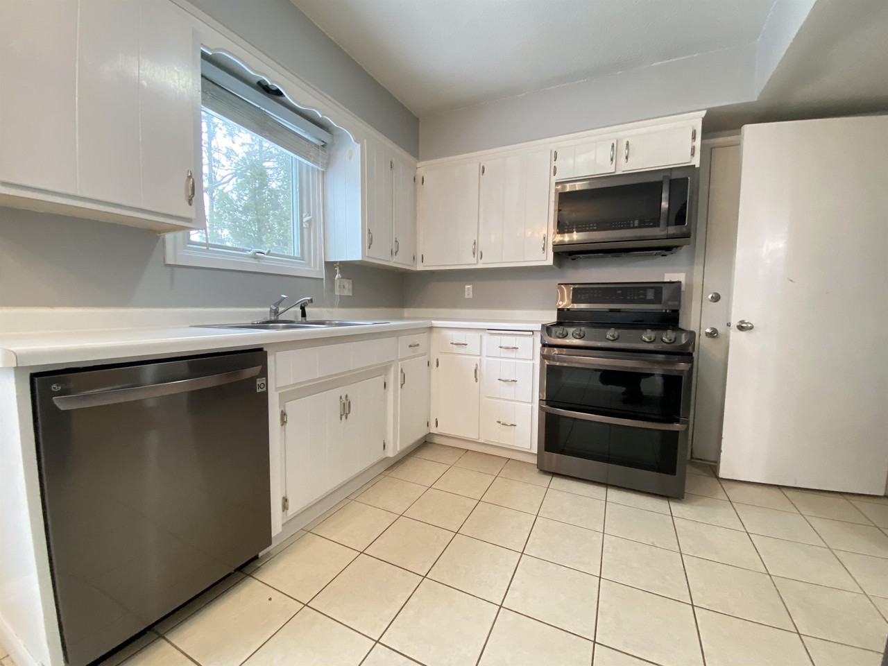 1540 5th Ave Sw #1 - Photo 6 of 21