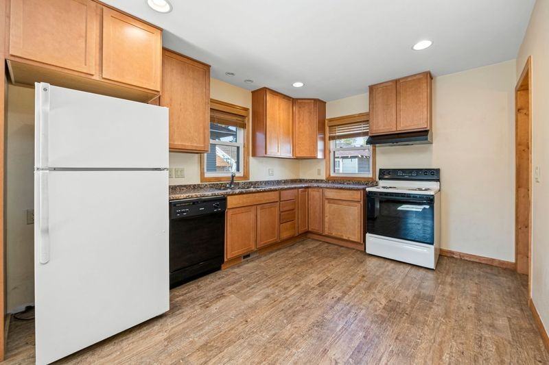 662 N 6th St #1 - Photo 2 of 12