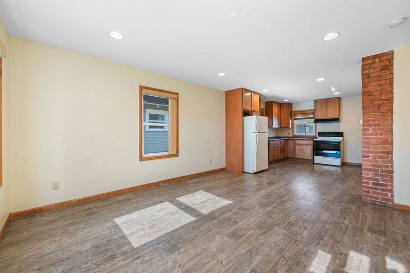 662 N 6th St #1 - Photo 3 of 12