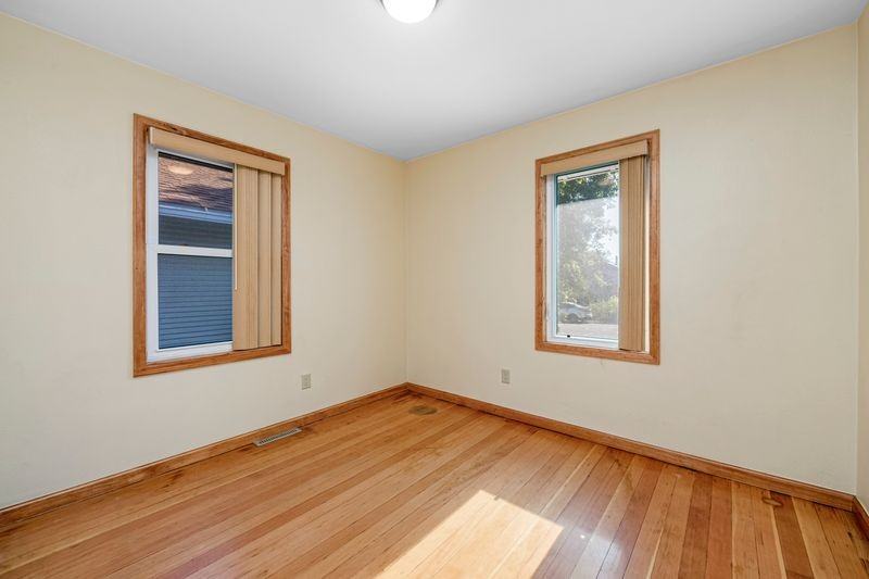 662 N 6th St #1 - Photo 4 of 12