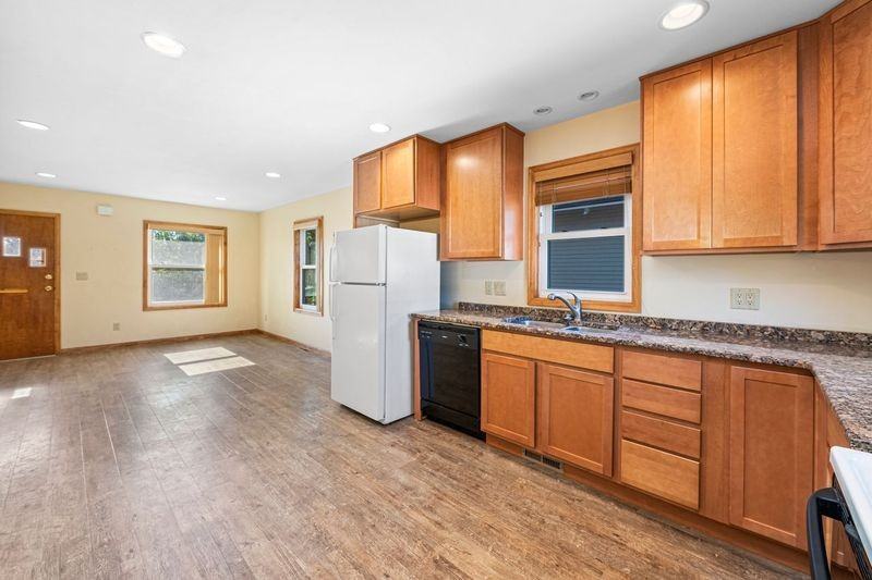 662 N 6th St #1 - Photo 5 of 12