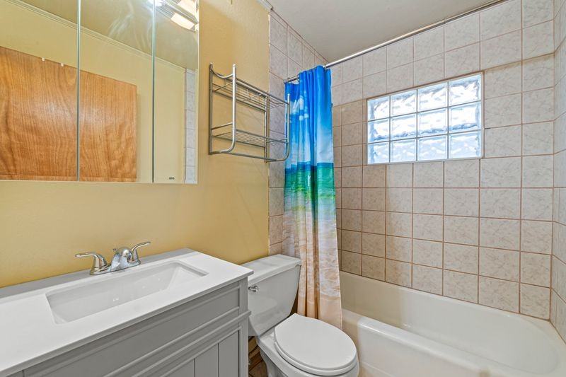 662 N 6th St #1 - Photo 7 of 12